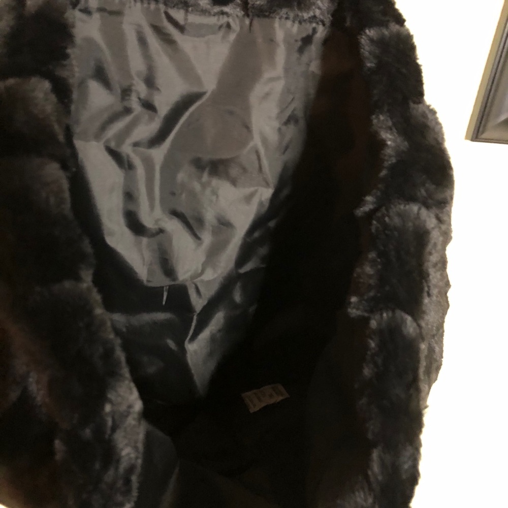 NWT Plush Soft Victoria Secret Faux Fur Bag - Picture 4 of 5